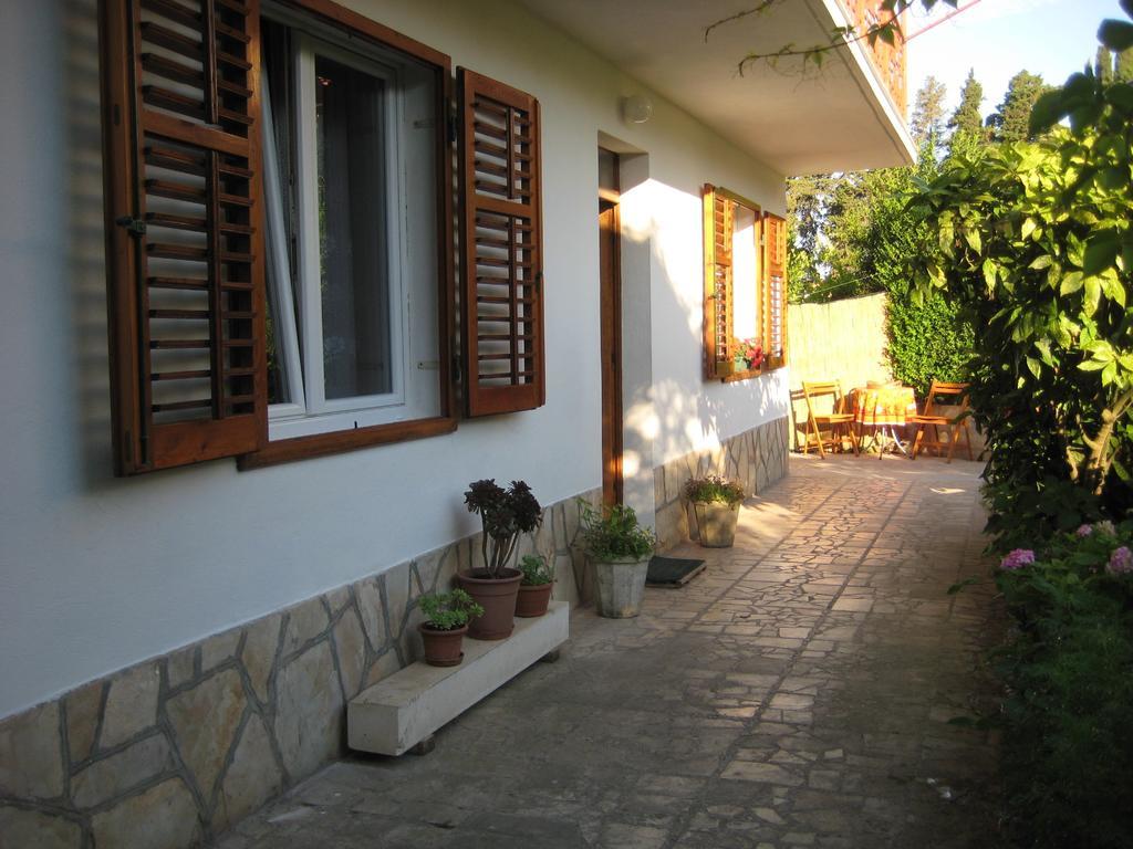 Apartment Bosiljak Jelsa  Chambre photo