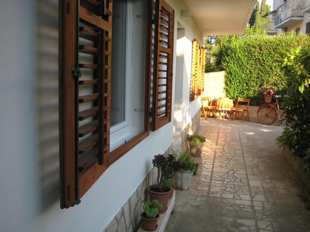 Apartment Bosiljak Jelsa  Chambre photo